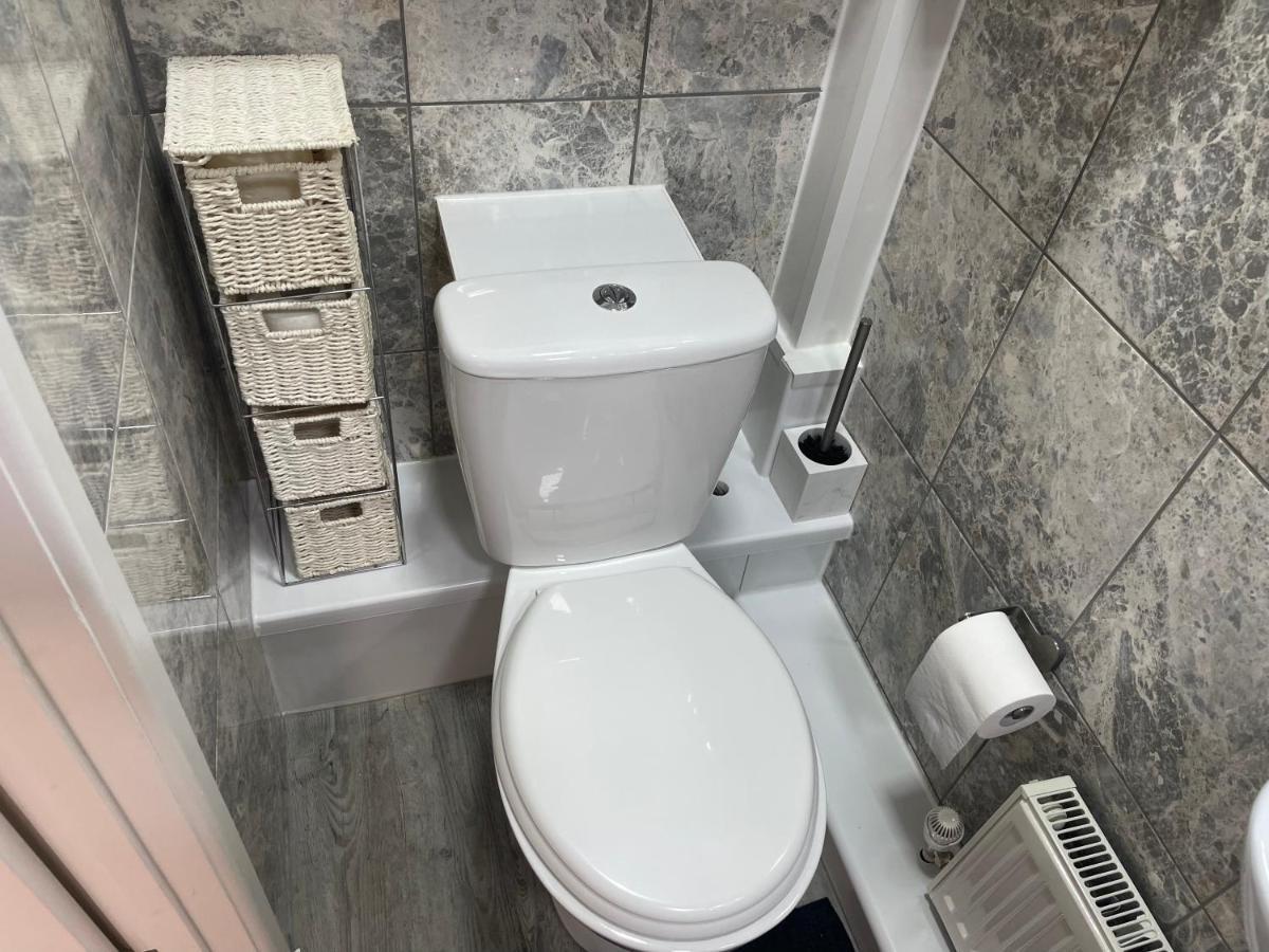 En-Suite Room In Central Милтън Кейнс Екстериор снимка